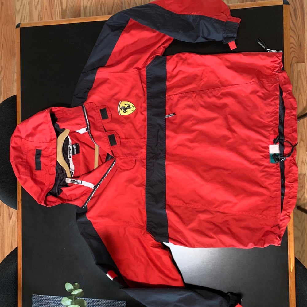 SALE🌈 FERRARI WINDBREAKER authentic Unisex